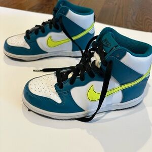 Barely worn Nikes. Size 1.5 little kid